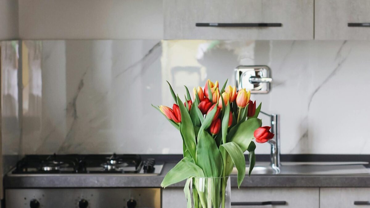 Szkło Lacobel – co to jest i gdzie się sprawdzi