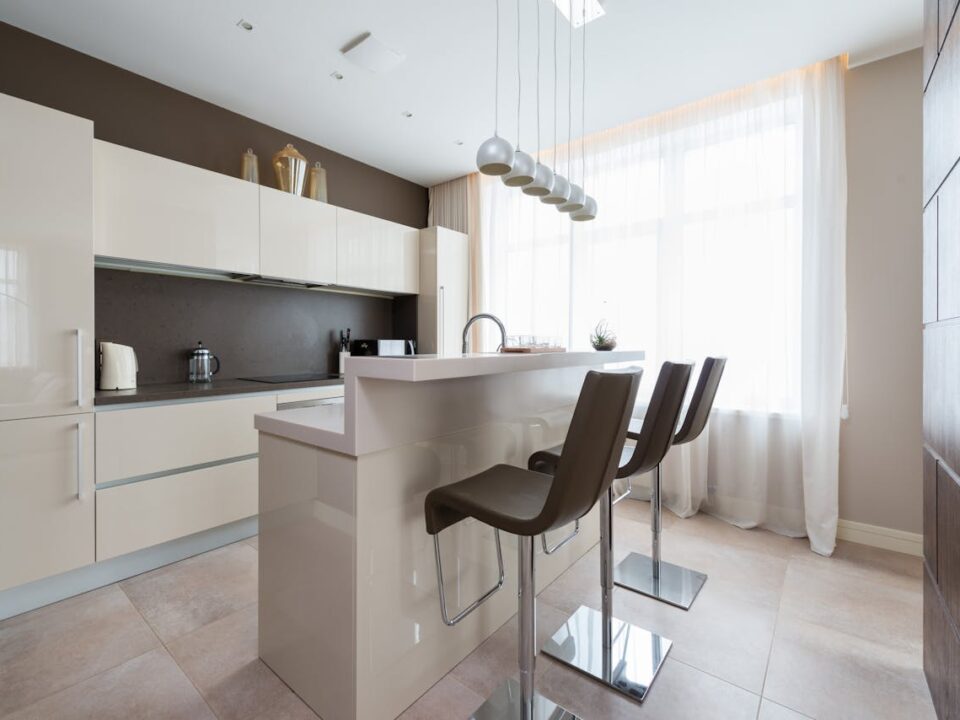 Akryl meblowy – co to jest i jakie ma zastosowanie