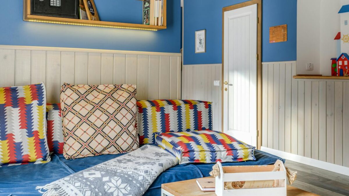 Kolor lazurowy – w jakich wnętrzach się sprawdzi