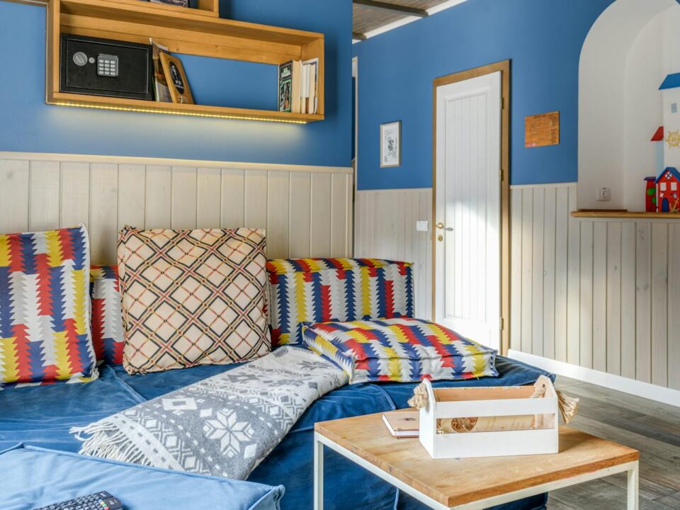 Kolor lazurowy – w jakich wnętrzach się sprawdzi