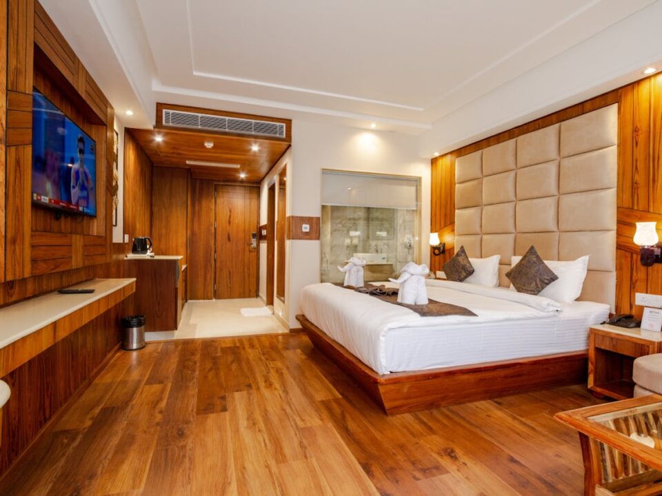 Sypialnia w drewnie - inspiracje i pomysły aranżacji