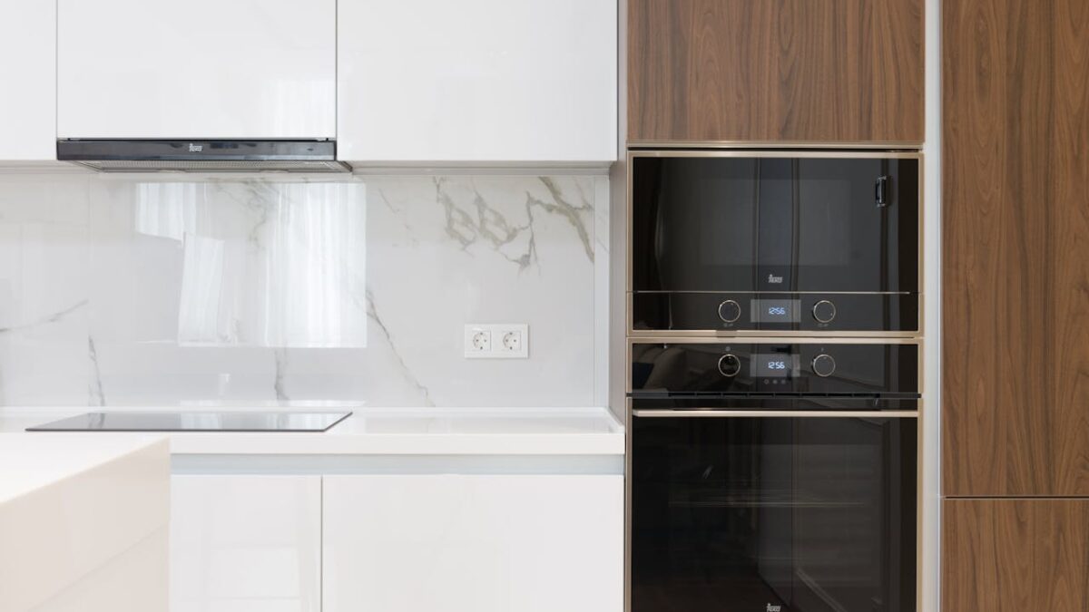 Jak zaplanować gniazdka w kuchni pod wymiar