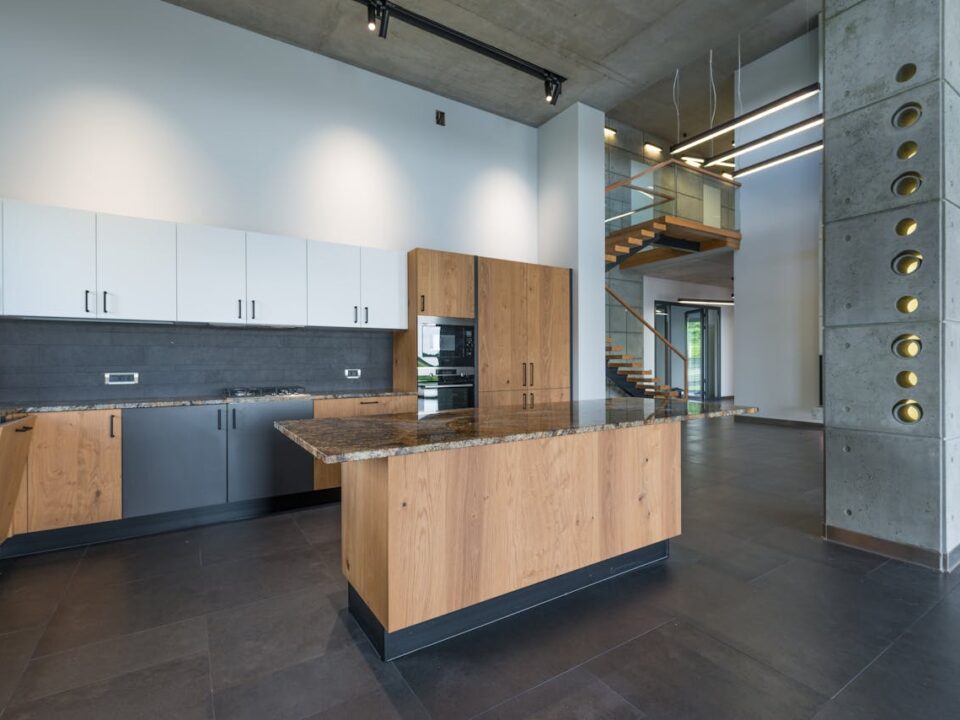 Jakie meble do szarej podłogi się sprawdzą